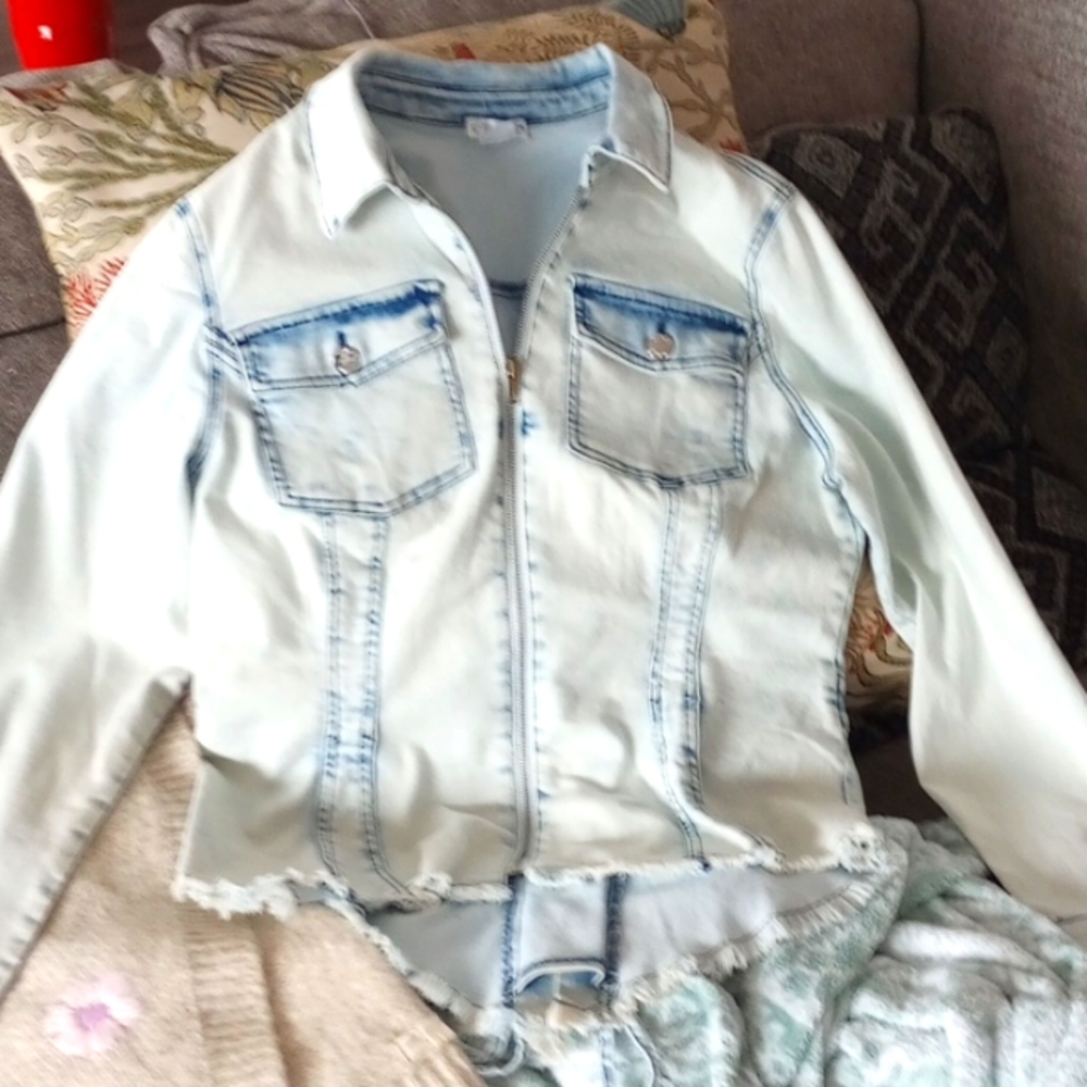 Venus Jean Jacket💙NWT💙